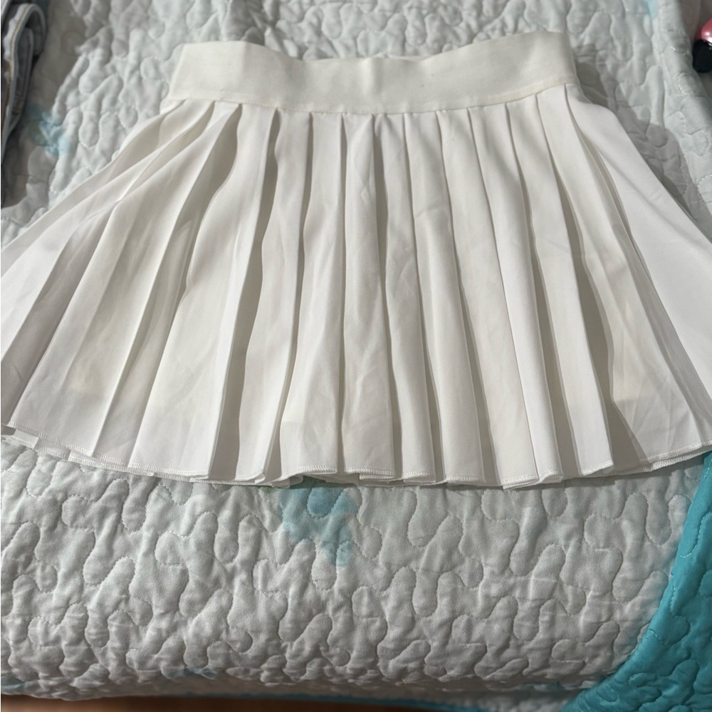 Elegant White Pleated Skirt